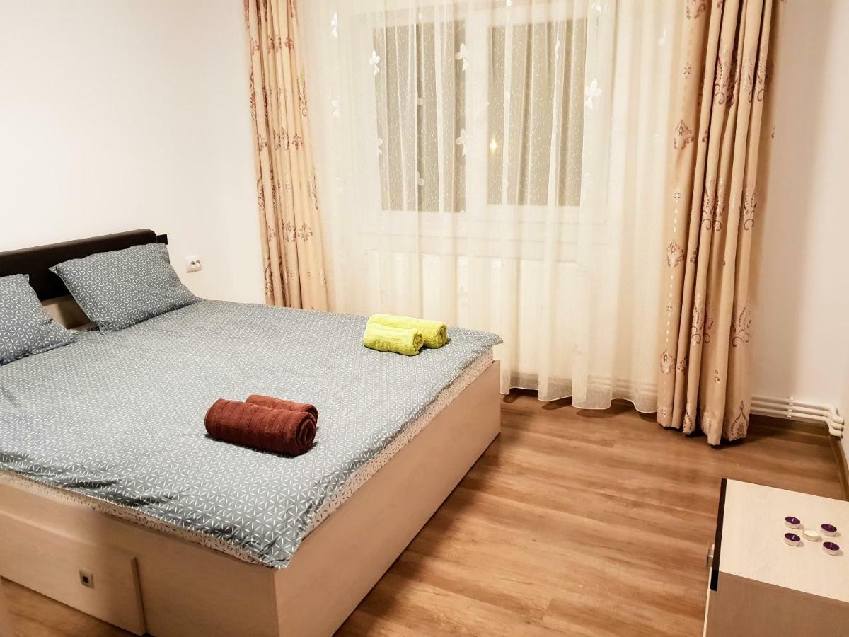 Lucky 7 Buzău Dış mekan fotoğraf
