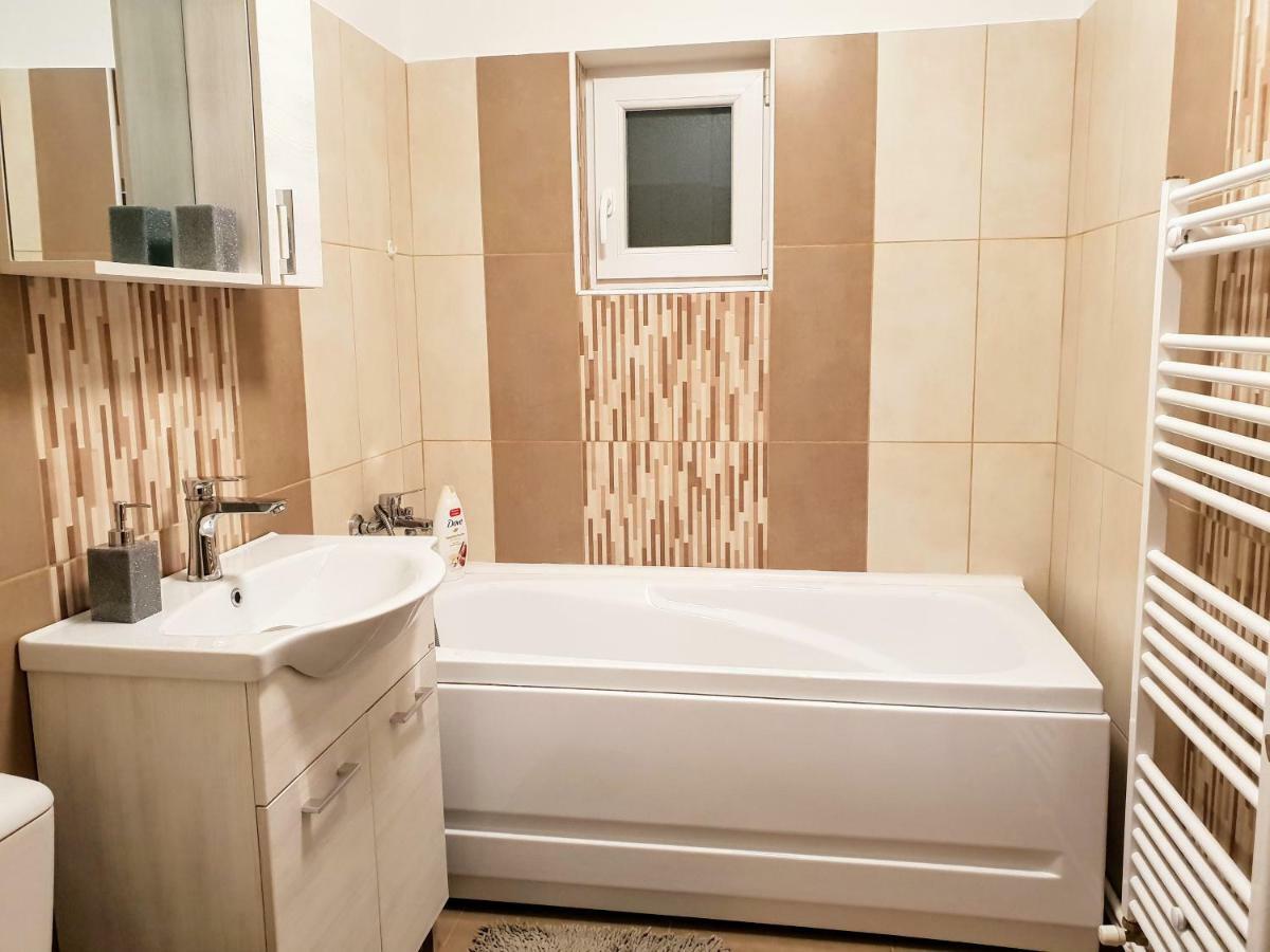 Lucky 7 Buzău Dış mekan fotoğraf